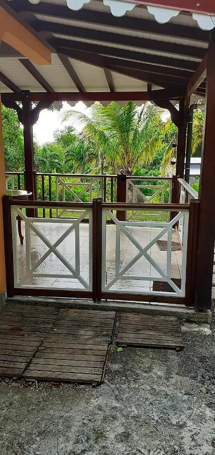Ferienhaus Charme Au Coeur De Deshaies Avec Vue Jardin Et Montagne
